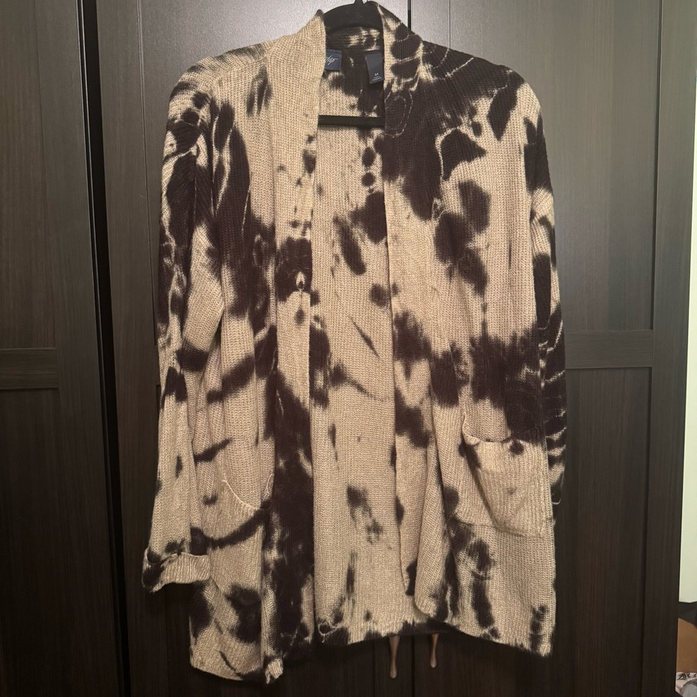Daytrip Tie-Dye Open Front Cardigan in Beige and Dark Brown